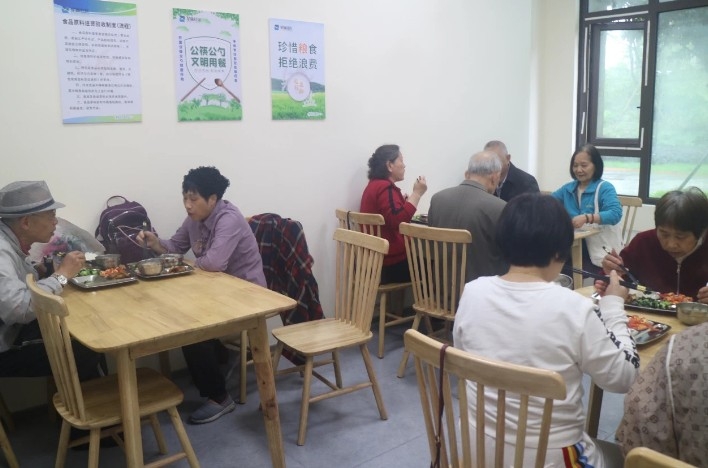 這個未來社區(qū)里的老年食堂熱鬧開餐啦!2.jpg