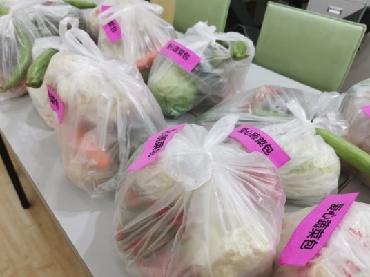 以“蔬”換“書”!這里 “花式”關愛獨居老人1.jpg