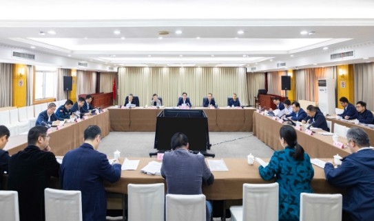 張國鋒主持召開區(qū)委黨的建設(shè)工作領(lǐng)導(dǎo)小組會議 部署開展深入貫徹中央八項規(guī)定精神學(xué)習(xí)教育.jpg