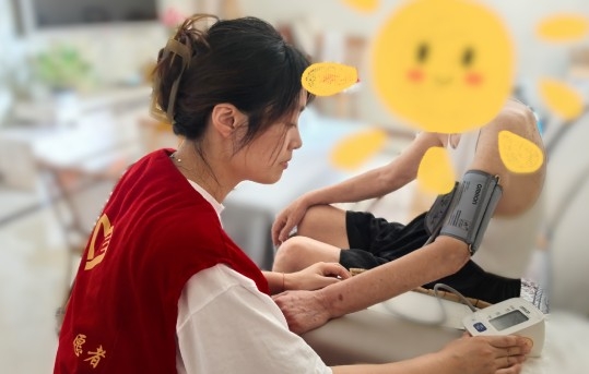 月滿情濃暖人心,九院愛心“1 1”志愿者走進了他們家中1.jpg