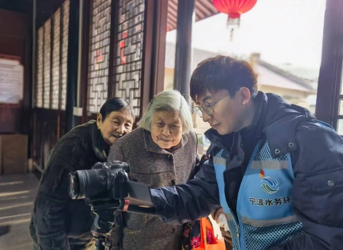 黨建聯建為老人定格“幸福瞬間”2.jpg