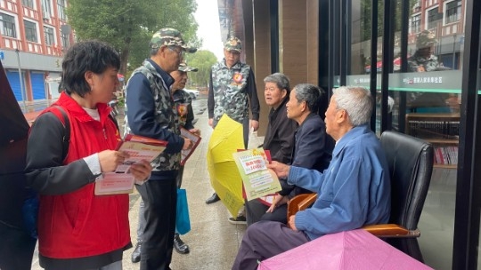 百名志愿者在行動 讓適老化改造惠及民生.jpg